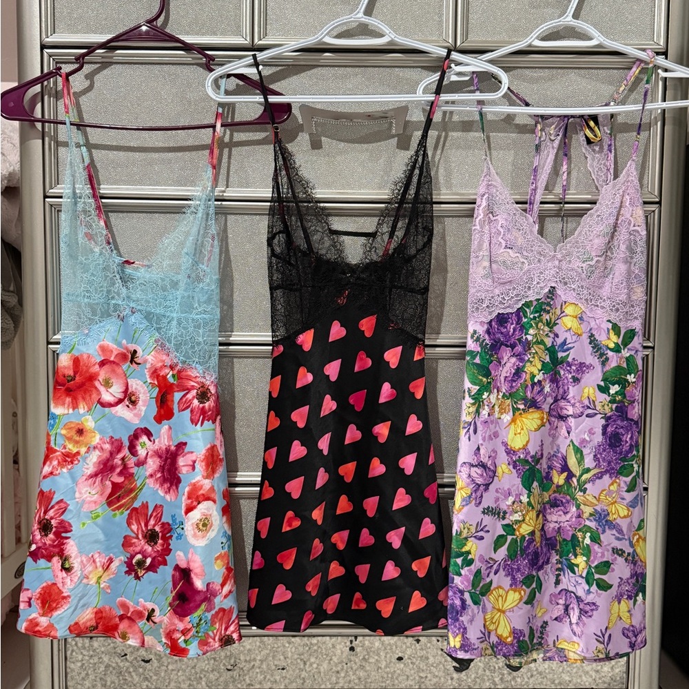 VS Floral and Heart Print Lingerie Set Mediums NWOT (BLACK ONE IS GONE)